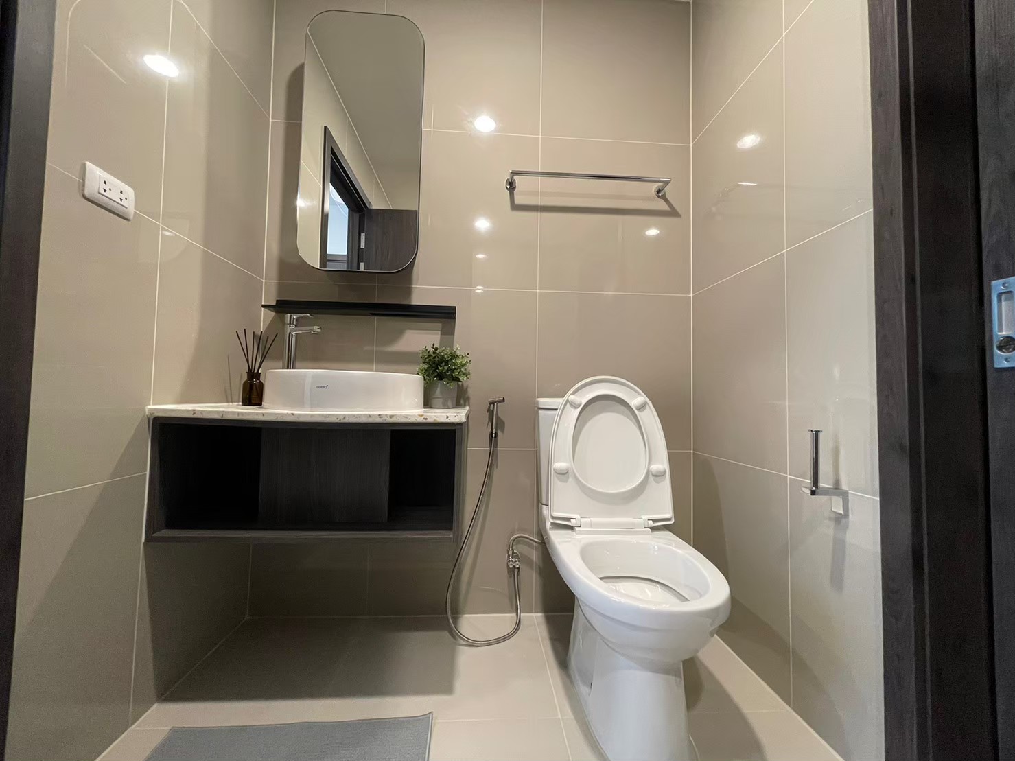 ให้เช่าห้องแบบ 1ห้องนอน 1ห้องน้ำ 1ครัวแยก โซนพื้นที่ MRT ห้วยชวาง คอนโด XT Huaikhwang (เอกซ์ที ห้วยขวาง) High Rise ขนาดห้อง 35 ตรม. ชั้น 12 ตึก B