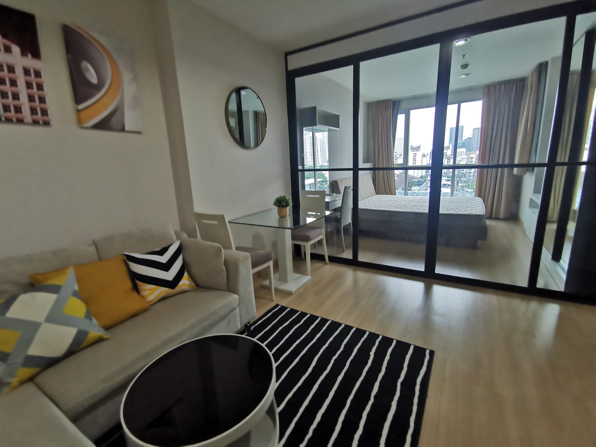 ให้เช่าคอนโด Life @ Ladprao 18 (ไลฟ์ แอท ลาดพร้าว 18) - ห้องใหญ่แบ่งเป็นสัดส่วนน่าอยู่ - การเดินทาง: MRT สถานีรัชดาลาดพร้าว เดินเพียง 150 เมตร - ใกล้ เซ็นทรัล ลาดพร้าว, ยูเนี่ยนมอล