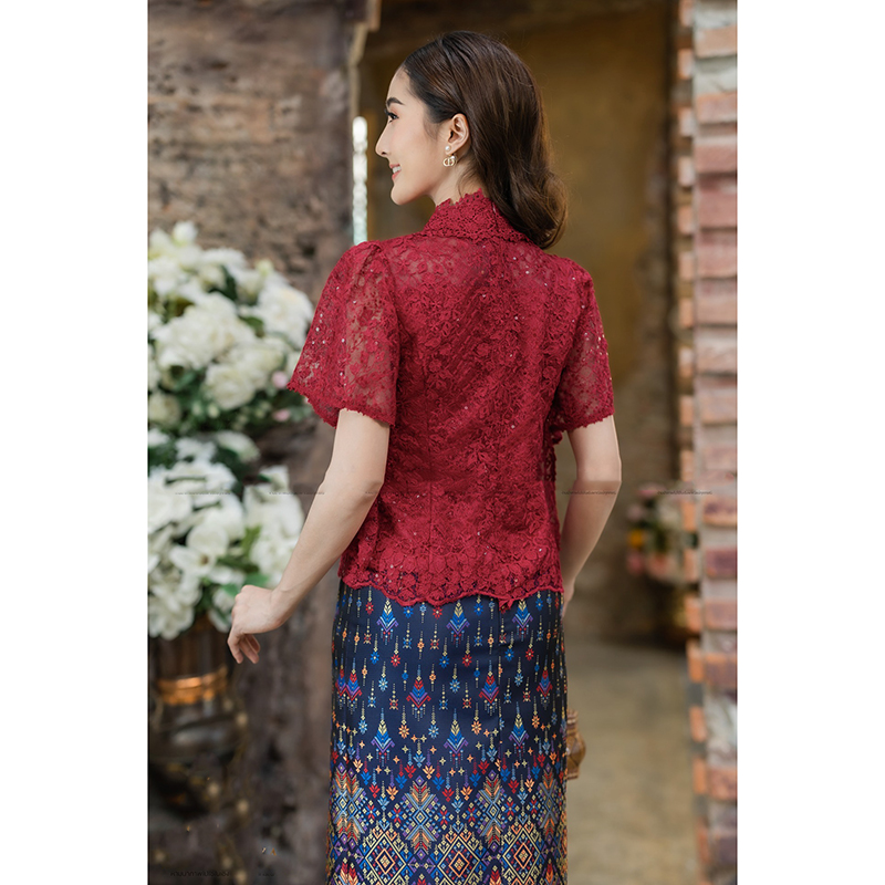 kudapy เสื้อลูกไม้พรีเมี่ยมสวยแดง / ทอง ผ้าลูกไม้ 3 มิติดอกนูน มีชิปซ่อนหลัง แขนดีไซค์เก๋ ปักเลี่ยมสวยงาม (เฉพาะเสื้อ 1890) ทั้งชุด 3990 ส่งฟรี