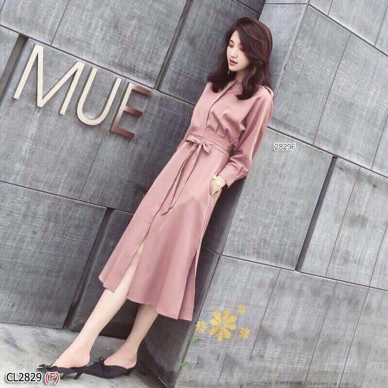 kudapy เดรสยาวสีแดง.ชมพู.น้ำตาล.กรม,ชมพูเข้ม,เทา สีพื้น ความยาวกำลังดี ติดกระดุมด้านหน้าแหวกด้านหน้า ชายกระโปรงผ่าข้าง