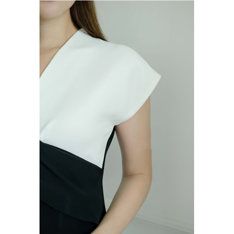 kudapy เดรสสั้นสีทูโทน ขาว-ดำ คอวี ผ้าคอตตอนลิลลี่ ทรงเอ แขนล้ำ