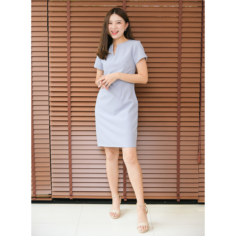 kudapy ชุดเดรสสั้นสีแดงเข้ม/ชมพู/สีโฮรส/เทาฟ้า เข้ารูปผ่าคอ สไตล์เรียบหรู เนื้อผ้าอยู่ทรง ซับในทั้งตัว ใส่ได้ตลอด