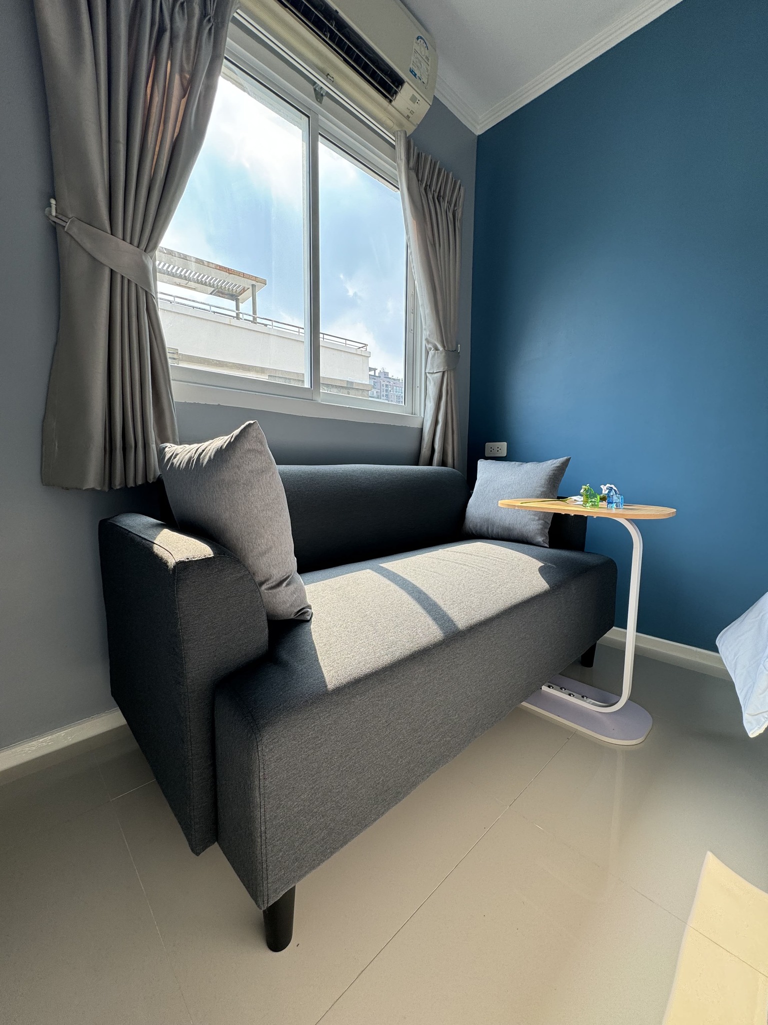 ให้เช่าคอนโด Notting Hill Bearing (น็อตติ้ง ฮิลล์ แบริ่ง) สุขุมวิท107 โซนพื้นที่ BTS แบริ่ง 📍 ห้องแบบ 1ห้องนอน / 1ห้องน้ำ · ขนาดห้อง 27 ตรม. ชั้น 8