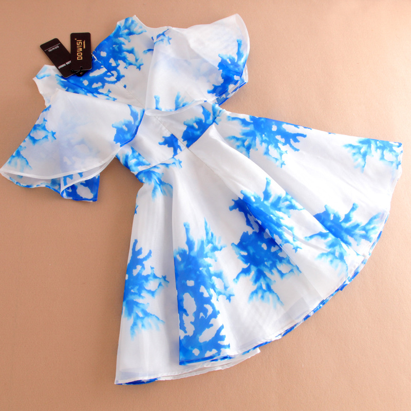 kudapy ชุดเดรสสั้นสีฟ้า พิมพ์ลายดอก แฟชั่นเกาหลีสไตล์คุณหนูเป็นชุดพื้นสีขาวลายสีฟ้า