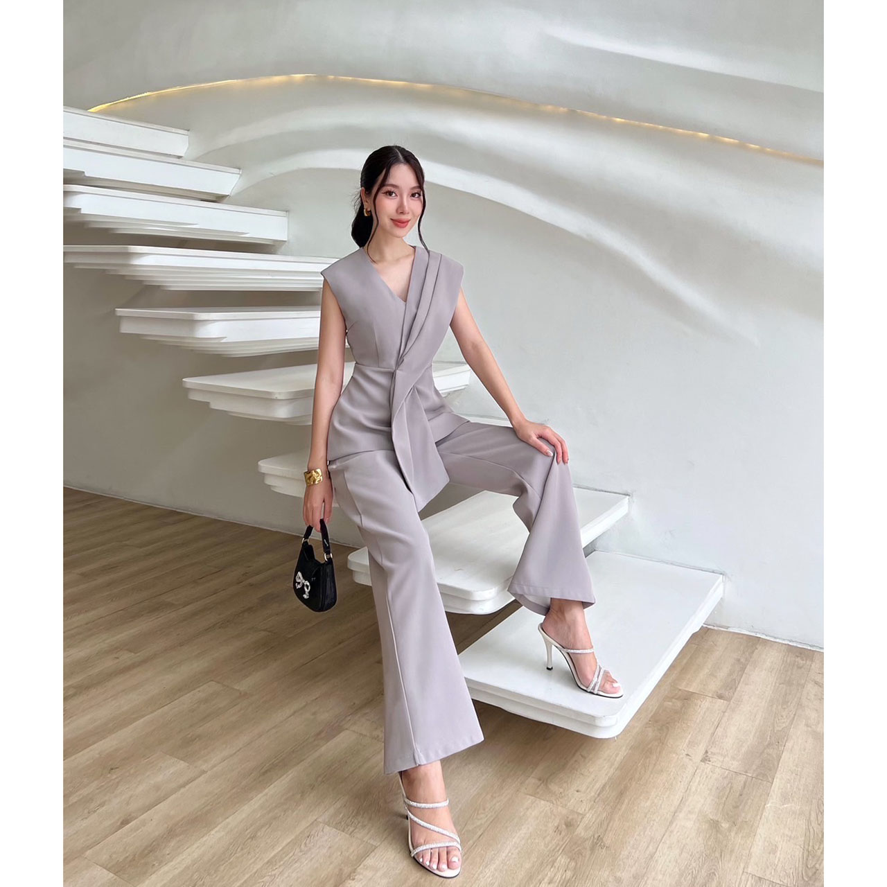 kudapy ชุดเซ็ทเสื้อแขนกุด+กางเกงขายาว ตัวเสื้อออกแบบเย็บจับจีบยาวด้านหน้า ซิปด้านหลัง มีซับในอย่างดี