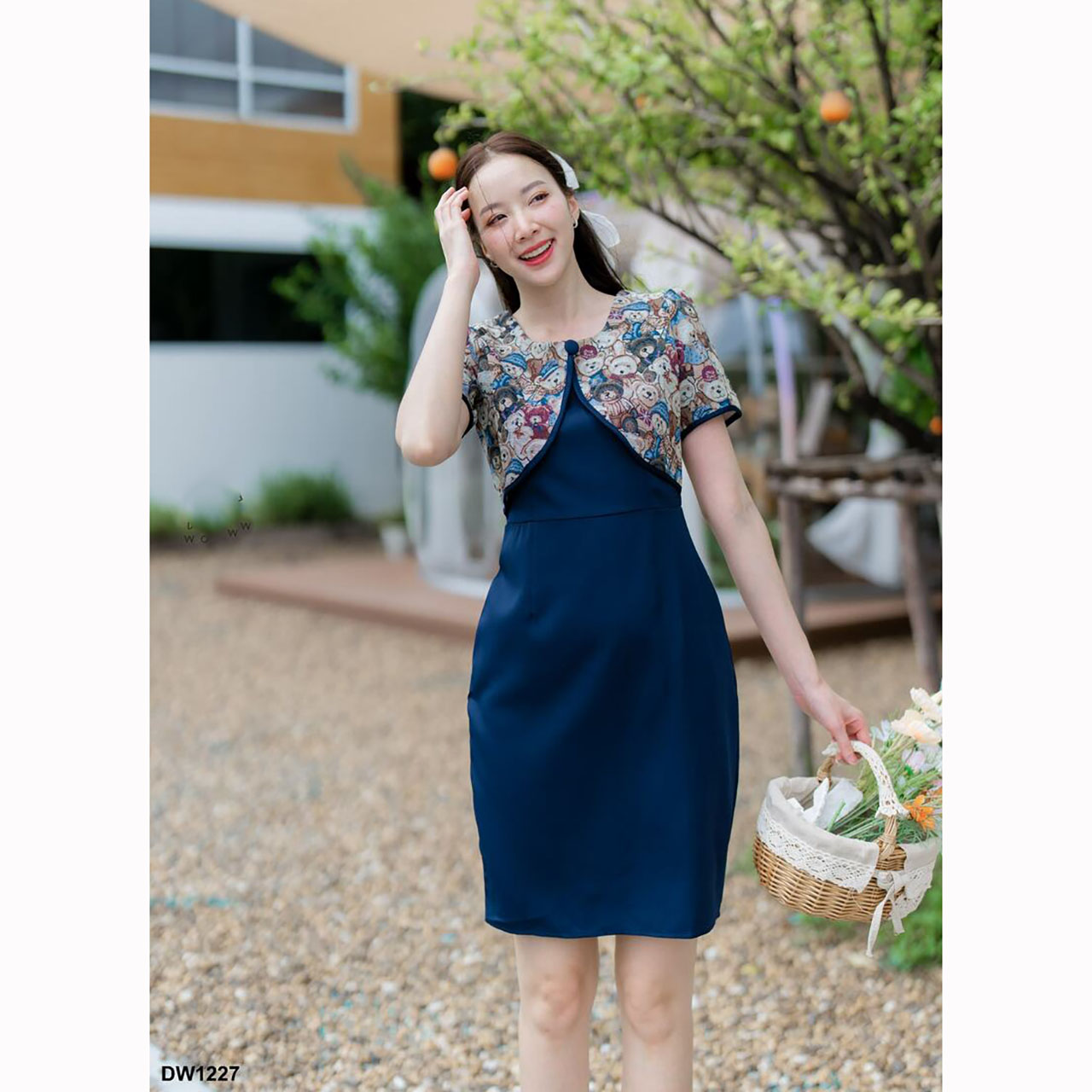 kudapy เดรสสั้นสีชมพู/สีฟ้า/สีกรม ผ้าพื้นแต่งกั๊กหมี ลายดอกไม้ สวยดูดี