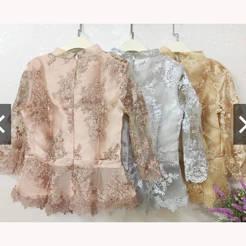 kudapy เซท 2 ชิ้น ใส่ออกงาน เซตเสื้อลูกไม้+กระโปรงยาว สีเทา/กะปิ เสื้อลูกไม้แขนสามส่วน คอวี เอวระบาย ผ้าไม่ยืด