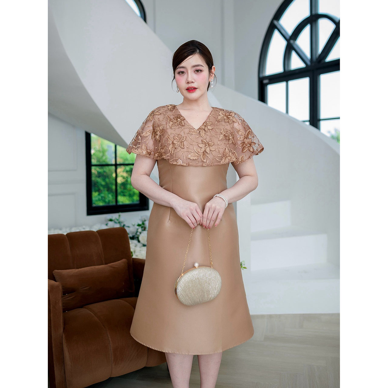 kudapy เดรสสั้นสีแต่งคลุมด้วยลูกไม้คลุมไหล่แบบไม่ยาวมากสวยหวานดูน่ารัก ผ้าไหม ทรงหางปลา แต่งคลุมด้วยลูกไม้คลุมไหล่แบบไม่ยาวมากสวยหวานดูน่ารัก