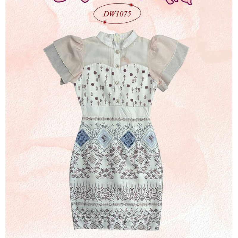kudapy เดรสสั้นสีชมพู/สีครีม/สีฟ้า ผ้าพิมพ์ลายไทย คอปกสูง แต่งผ้าชีฟองช่วงแขน ใส่ทำงานได้ไม่มีเอ้าท์ เป็นงานซิปซ่อนด้วย