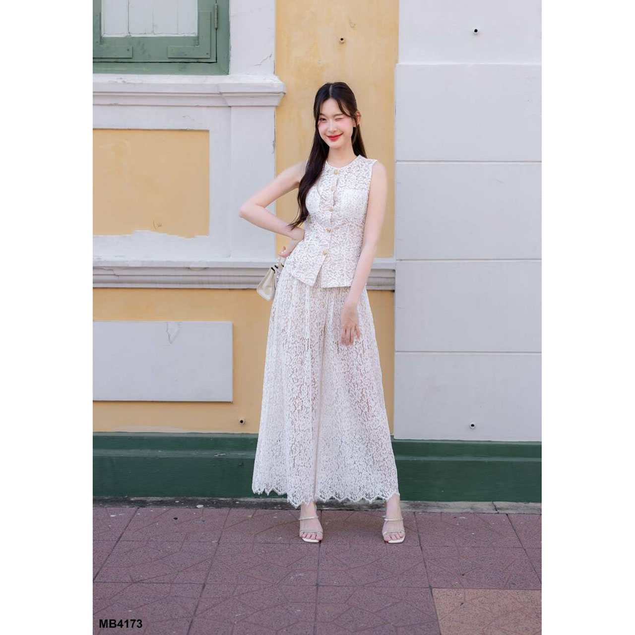 kudapy ชุดเซ็ทเสื้อแขนกุด+กระโปรงลูกไม้สีขาว ใส่สบายสวยดูดี