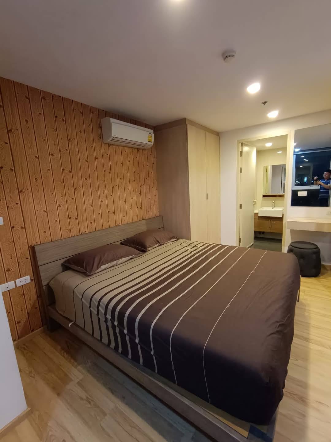 ปล่อยเช่า Haus 23 Ratchada - Ladprao (เฮ้าส์ 23 รัชดา - ลาดพร้าว) - โซนพื้นที่ MRT ลาดพร้าว 1ห้องนอน 1ห้องน้ำ - ขนาดห้อง 40 ตรม. ชั้น 24 - ให้เช่า 15,000 ต่อเดือน