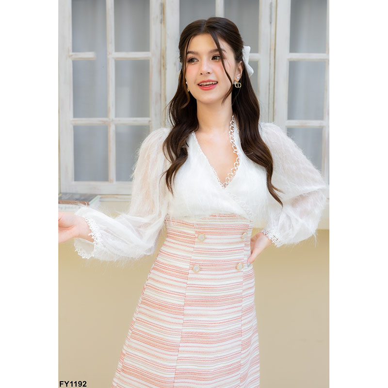 kudapy เดรสสั้นสีชมพู/สีขาว/สีเขียว ผ้าทวิต รูปคอวี ทรงน่ารัก สาวหวาน ดูนุ่มนิ่มสุดๆ ใส่ไปคาเฟ่ ไปเที่ยว ไปทำงานก็หลายโอกาสเลย