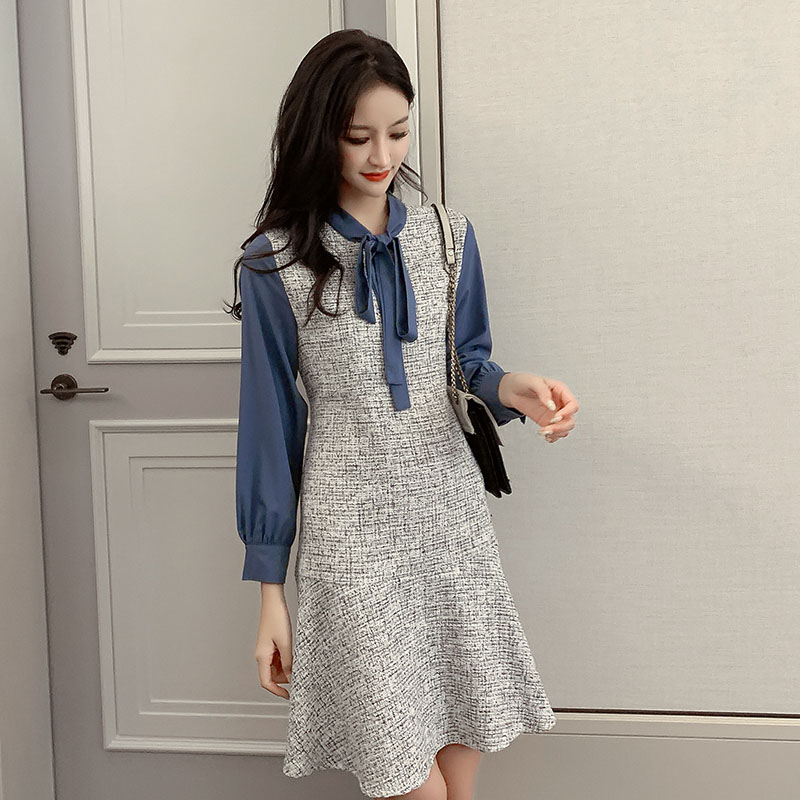 kudapy เดรสสั้นผ้าลายกระสอบสีเทาอ่อน แขนยาวและสายผูกคอโบว์ผ้าโพลีเอสเตอร์สีน้ำเงินอมเทา