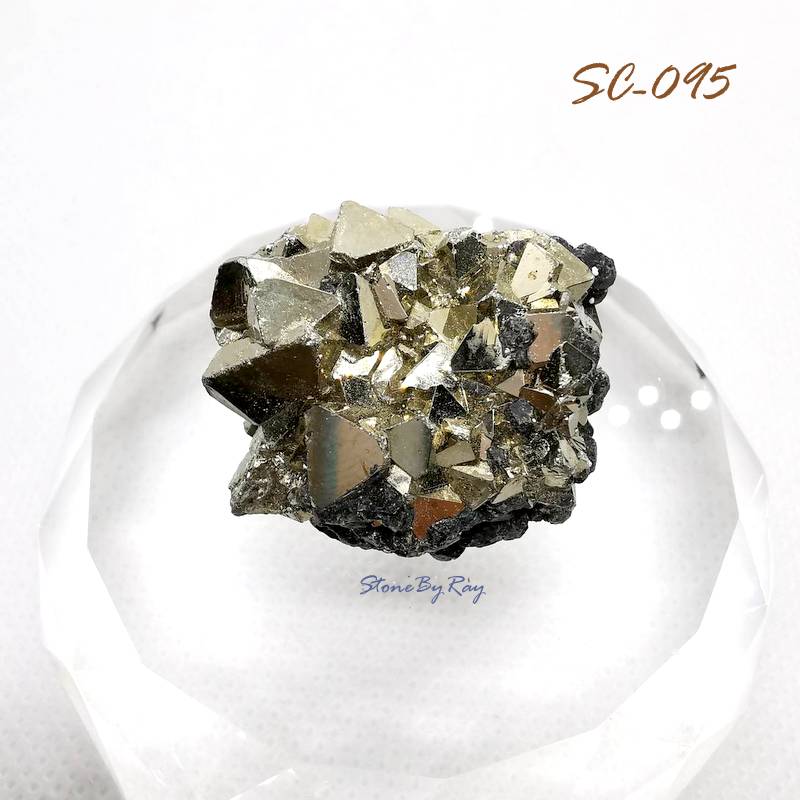 ไพไรต์ (Pyrite Octahedra Peru)