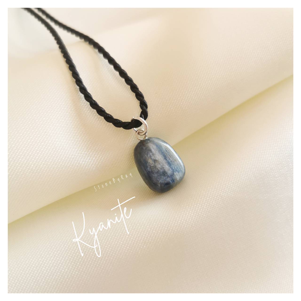 สร้อยคอเชือกจี้หินไคยาไนท์ (Kyanite)