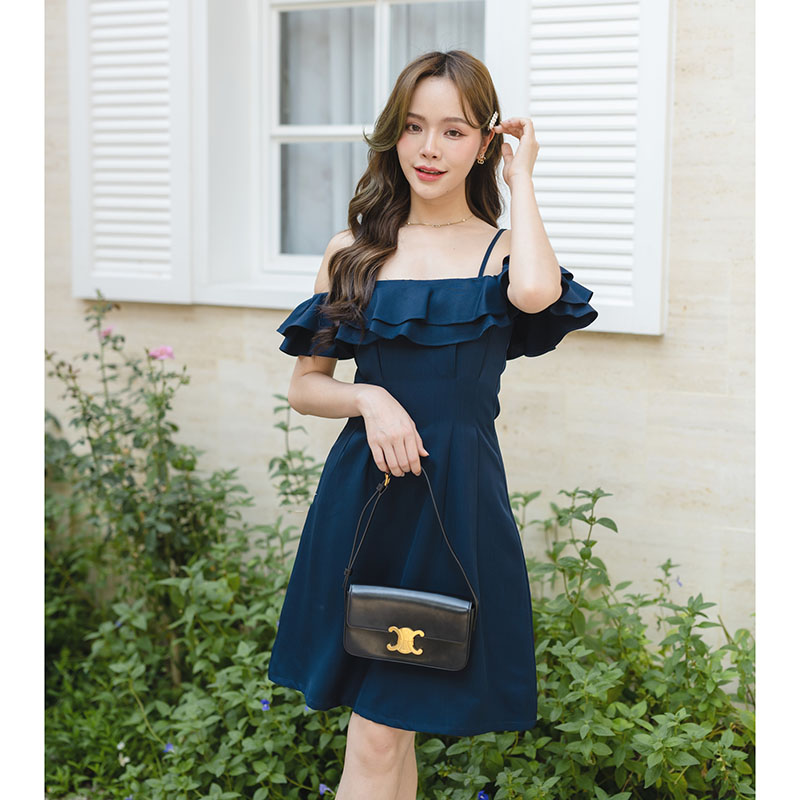 kudapy เดรสสั้นสีครีม/สีกรม/สีชมพู/สีโอวัลติน ช่วงบนเป็นทรงแบบปาดไหล่ อกเย็บเป็นระบายเลเยอร์