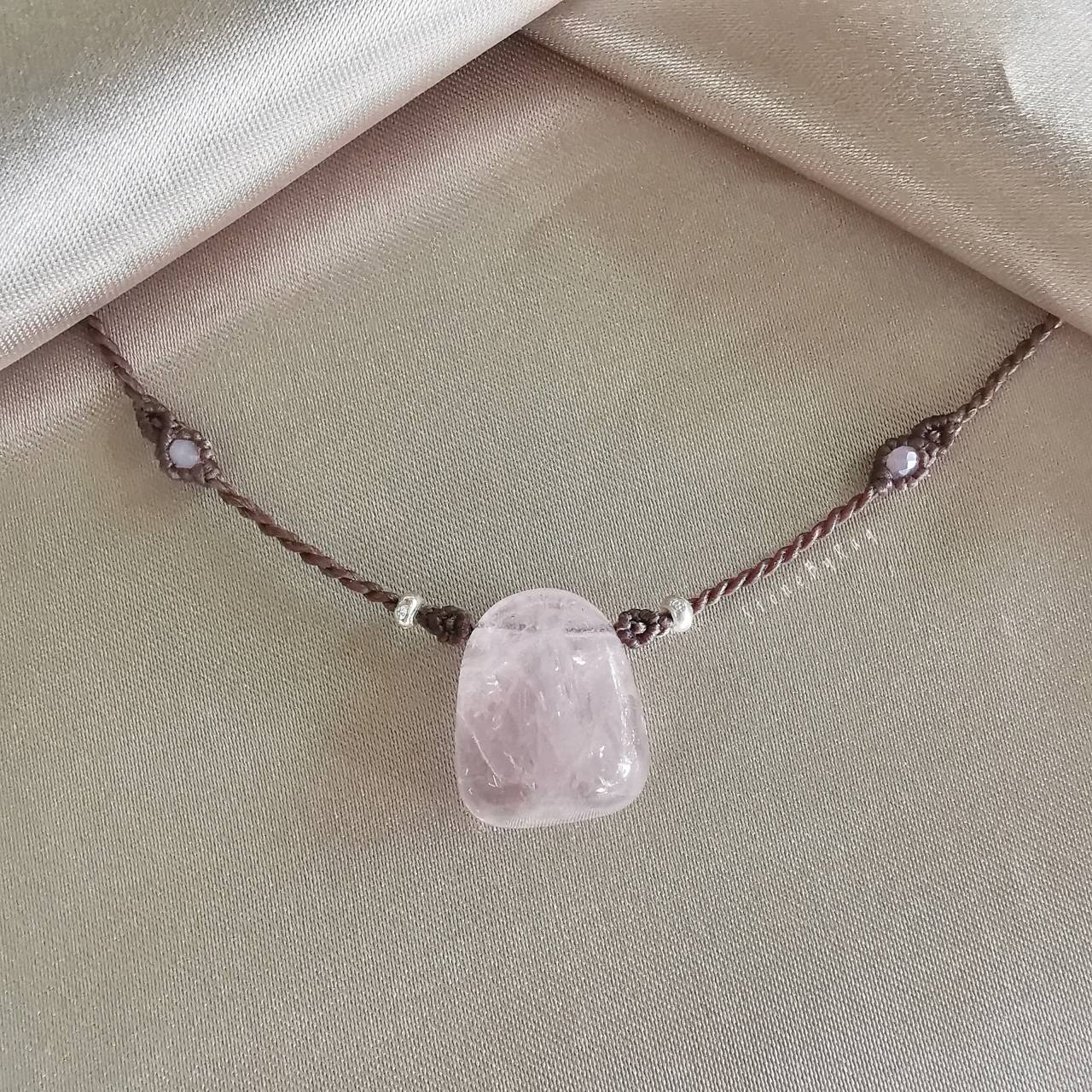 สร้อยคอเชือกถักจี้หินโรสควอตซ์ Rose Quartz