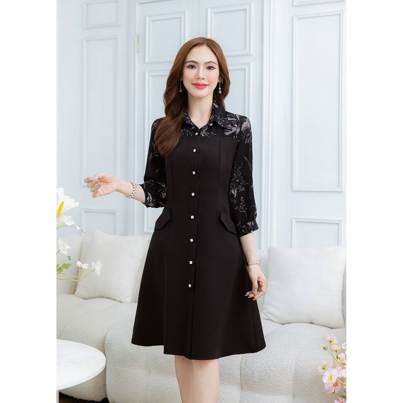 kudapy เดรสสั้นสีดำ/สีชมพู คอปกกระดุมหน้า สวยเรียบแต่ดูดี เป็นเดรสคอปกตัดต่อผ้าลายดอก โทนสีเดียวกัน