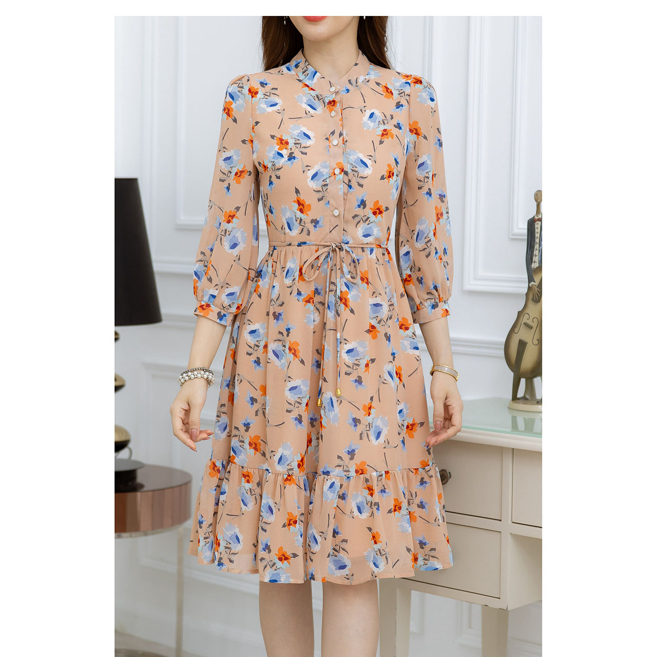 kudapy เดรสสั้นสีกรม/สีชานม ชีฟองกระดุมหน้า ช่วงเอวมีเชือกผูกโบว์สวยเก๋ ชายกระโปรงเย็บระบายสวย