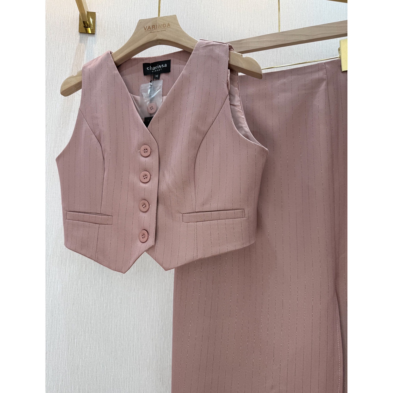 kudapy ชุดเซ็ทสีชมพูกะปิ/สีชมพูนู้ด/สีครีม ลายริ้วเสื้อแขนกุด+กระโปรงยาวผ่าหน้า สวยเกร๋มาก