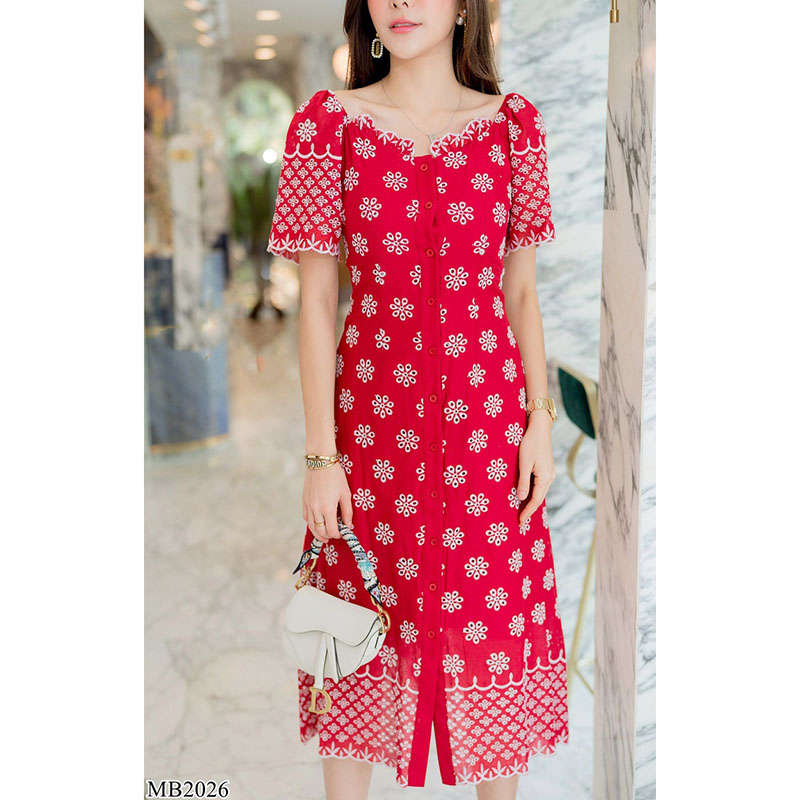 kudapy เดรสยาวสีแดง อกระบายกระดุมหน้ายาวลายดอกไม้