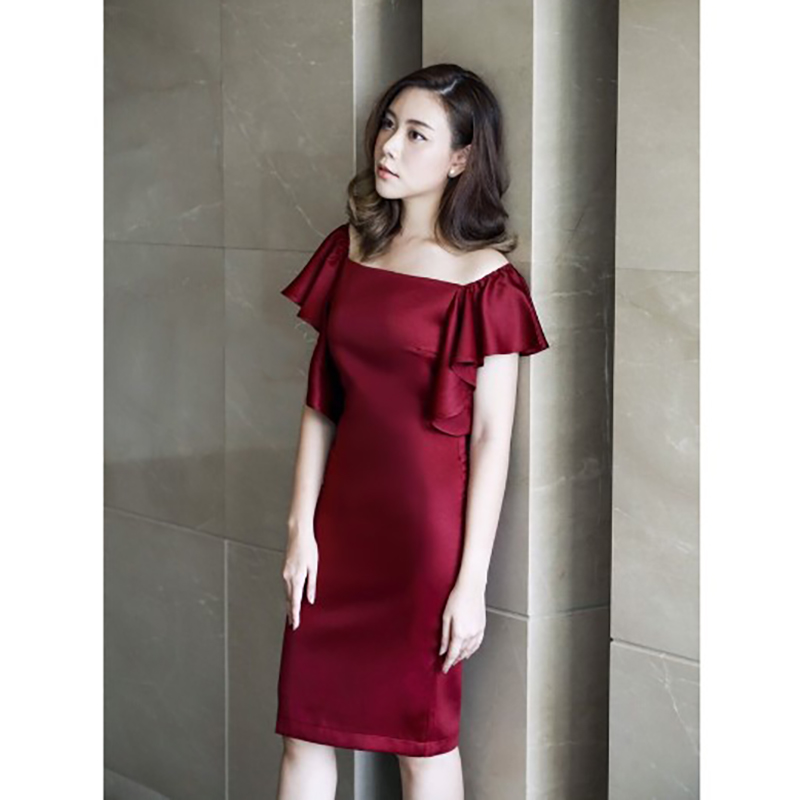 kudapy เดรสสั้นเปิดไหล่ แขนระบาย ทรงเอใส่ไปงาน