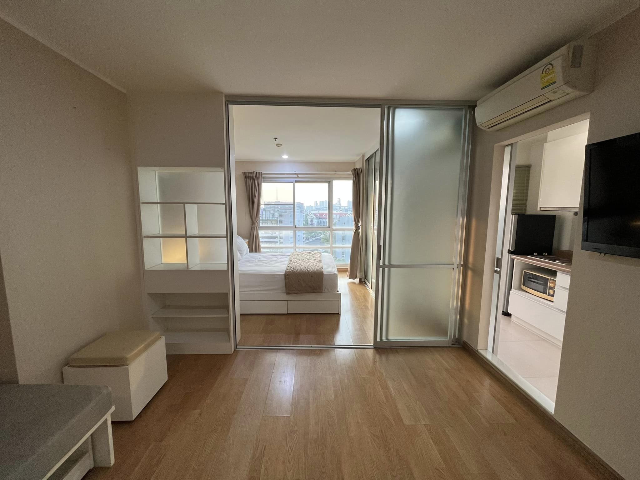 ให้เช่าคอนโด U Delight @ Jatujak Station (ยู ดีไลท์ แอท จตุจักร สเตชั่น) - ห้องน่าอยู่แบ่งเป็นสัดส่วนใกล้ BTS หมอซิต - การเดินทาง: ใกล้รถไฟฟ้า BTS หมอชิต, MRT จตุจักร - ใกล้ ขนส่งจตุจักร ช่อง7