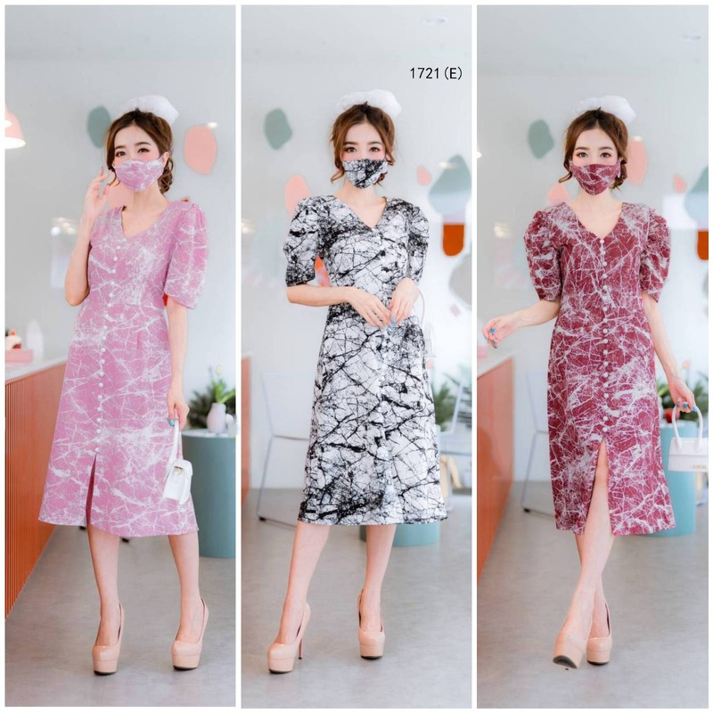 kudapy เดรสยาวสีแดง/ชมพู ผ้าลายหินแตก+แมสปิดปาก+ยางมัดผมโดนัทผ้าแก้ว เดรสคอวี ทรงแขนพองนิดๆ