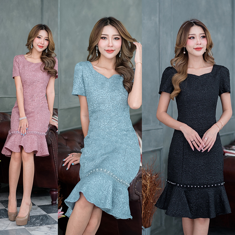 kudapy เดรสสั้นสีชมพู/สีดำ/สีเขียว ดีเทลแต่งด้วยลูกไม้กุหลาบแต่งมุกหวานๆช่วงรอยต่อที่ชายกระโปรงเพิ่มความสวยหวานได้มากๆ