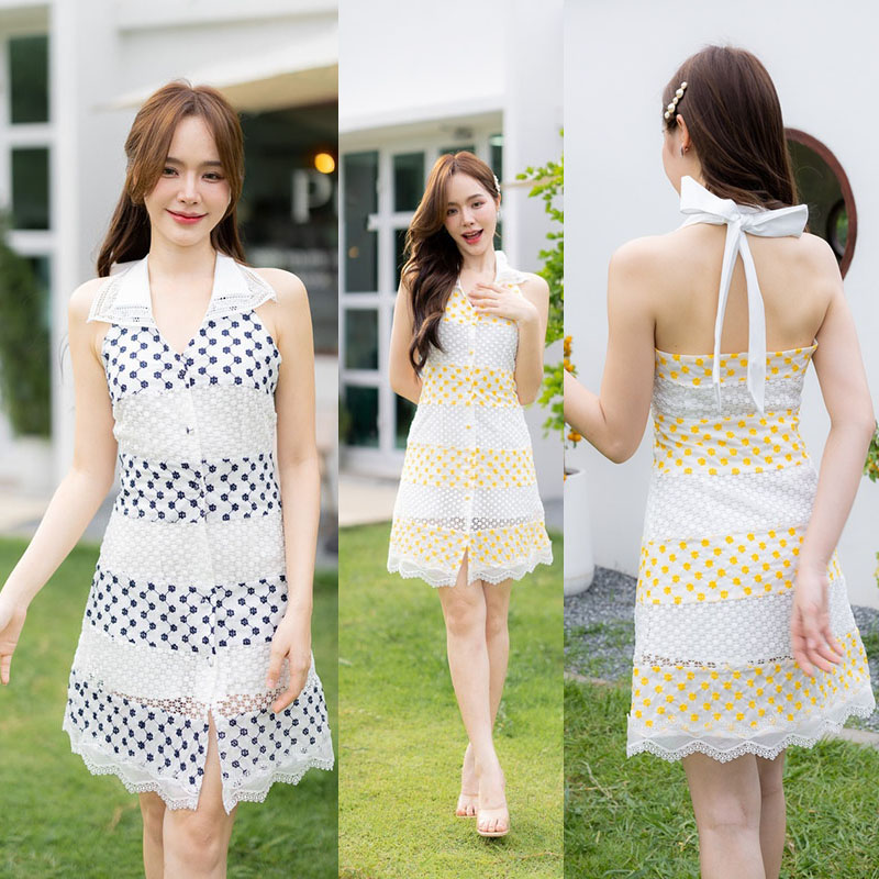 kudapy มินิเดรสสั้นสีน้ำเงิน/สีเหลือง งานผ้าฉลุ ตัดลายทูโทน รูปคอวีแต่งปก ผูกโบว์หลัง มีสองสีให้เลือกน้า