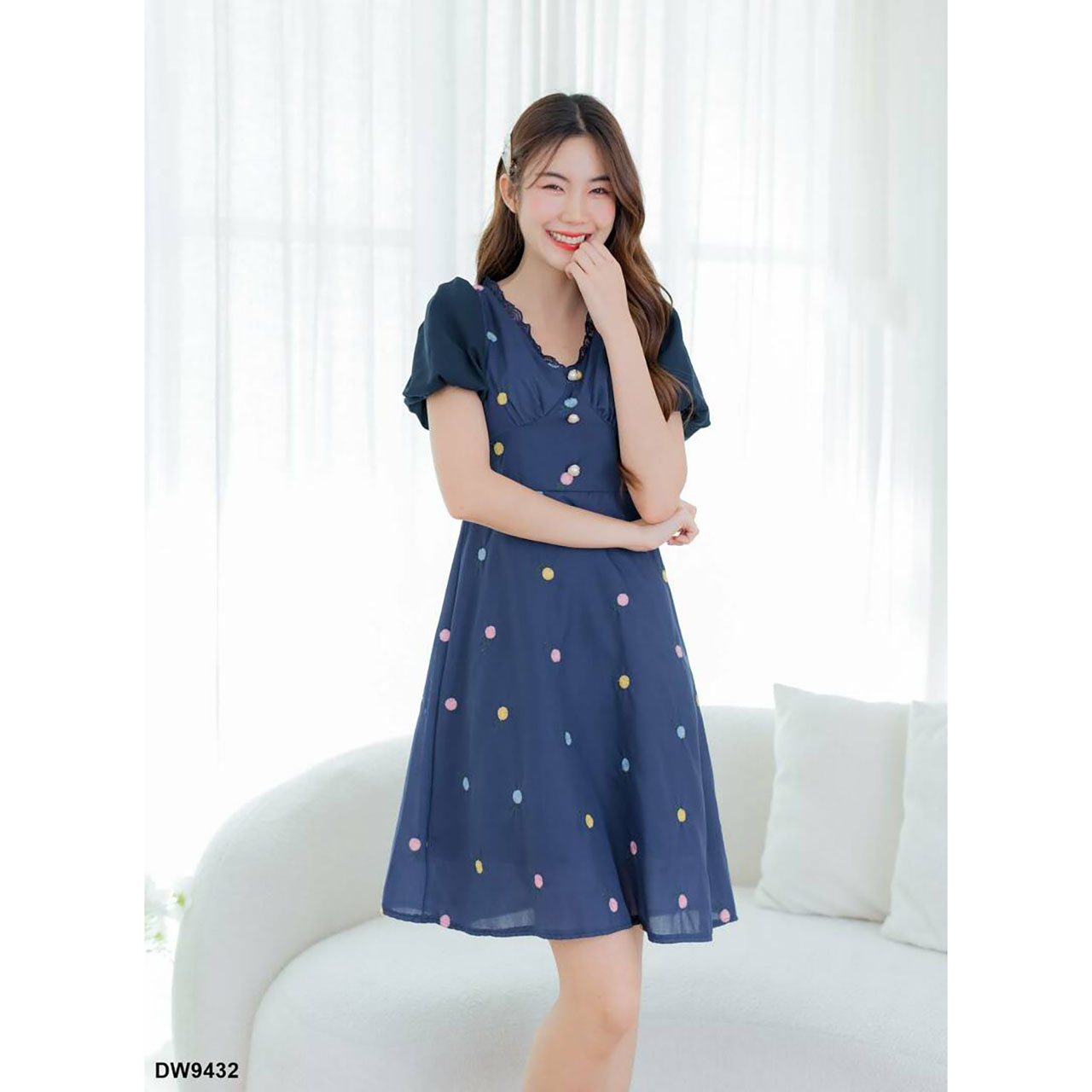 kudapy เดรสสั้นสีขาว/สีชมพู/สีกรม ทรงบานแขนบอลลูนผ้าปักดอก