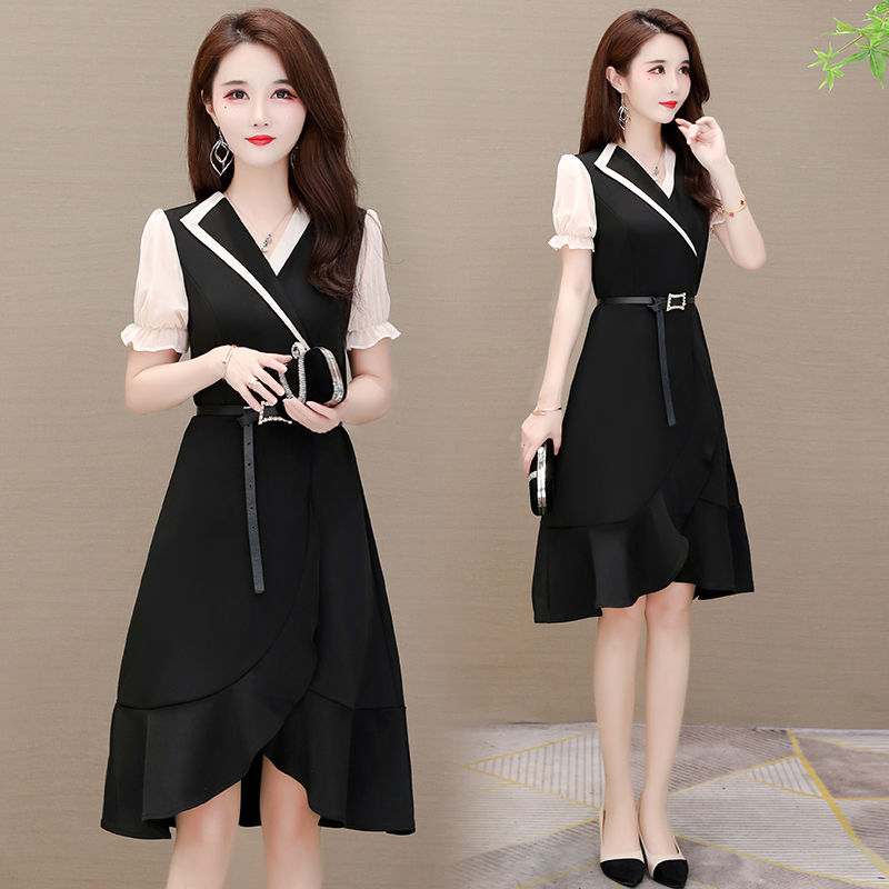 kudapy เดรสสีดำ ใส่ทำงาน ดีไซน์สวยเก๋ คอปก แต่งขอบคอสีครีม พร้อมเข็มขัด