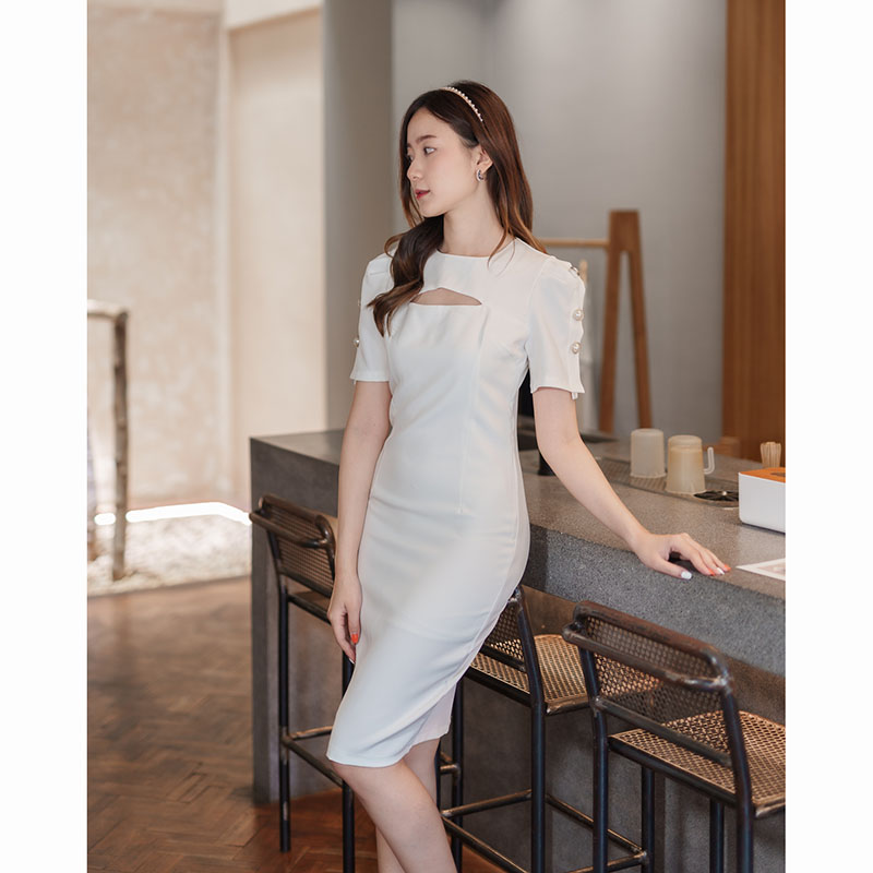 kudapy เดรสสั้นสีขาว ทรงเข้ารูป แขนสั้น แนวเรียบหรู สวยดูดี เรียบหรูดูแพงสวยหรูดูดี ชุดไปงานแต่ง