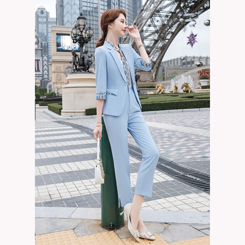 kudapy ชุดสูททำงานผู้หญิงสีดำ/สีเหลือง/สีฟ้า แขนห้าส่วนพร้อมกางเกง จุดเด่นของชุดนี้คือการออกแบบให้กระชับเข้ารูปเป็นแขนห้าส่วนปลายแขนแต่งด้วยลาย