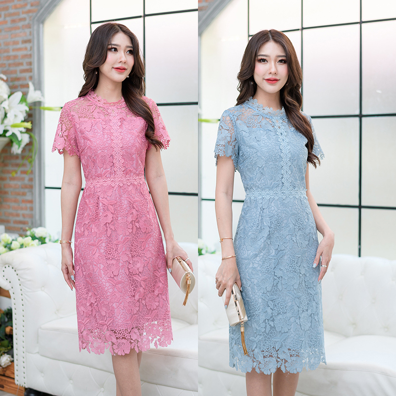 kudapy เดรสสั้นสีชมพู/สีฟ้า ลูกไม้ลายสวยหวาน ดีไซน์ขนสั้น ทรงต่อเอว และตกแต่งด้วยลูกไม้ทั้งรอบเอว ช่วงอก และคอ
