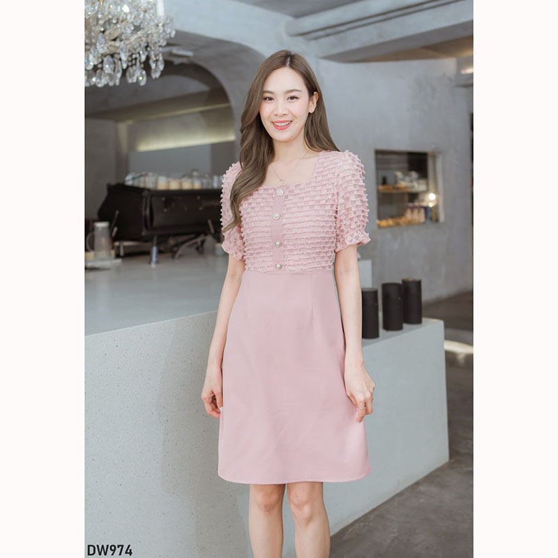 kudapy เดรสสั้นสีชมพู/สีฟ้า/สีดำ ผ้าทอแขนจั๊มแต่งกระดุม