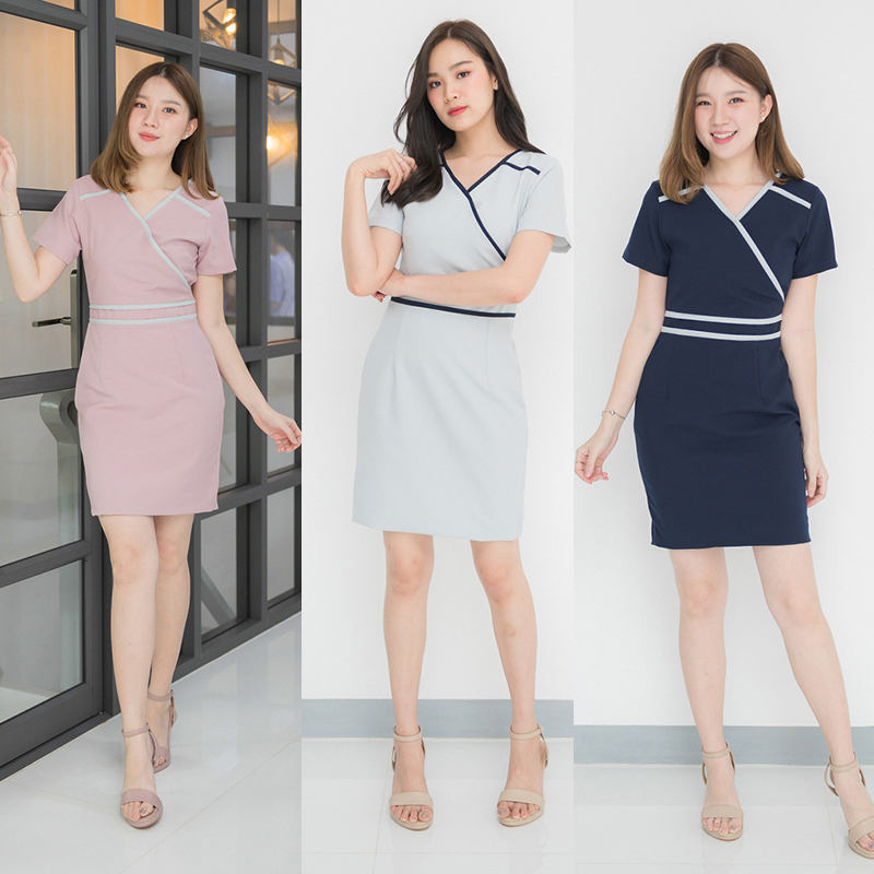 kudapy เดรสสั้นสีชมพู/สีกรม/สีเทา ดีไซน์แต่งกุ๊น เน้นเข้ารูปช่วยให้ดูผอมเพรียว สีผ้ากุ๊นและเนื้อผ้าตัดกันตามตำแหน่งไหล่และเอวอย่างลงตัว
