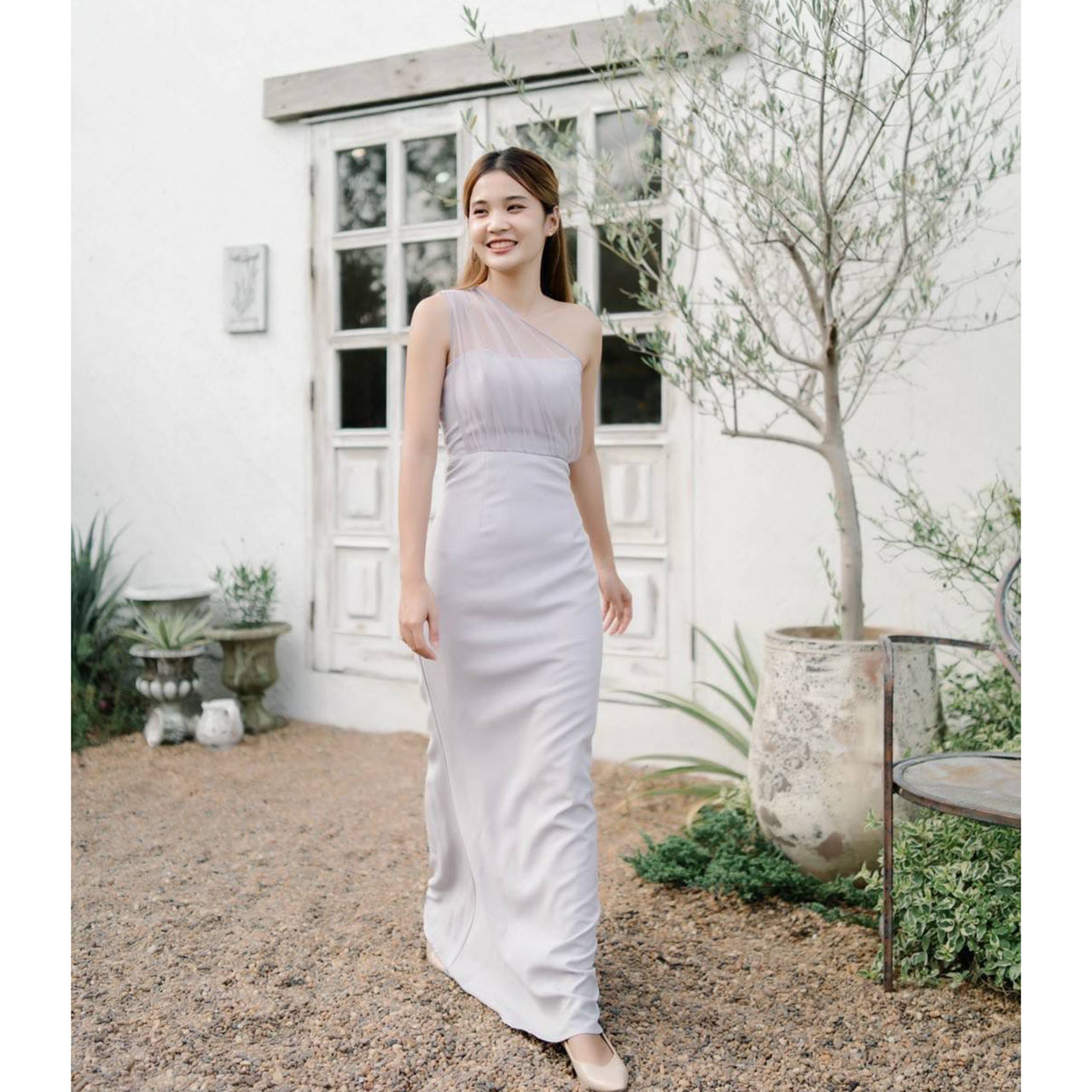 kudapy ุดออกงาน เดรสยาว บ่าเดี่ยวเกาะอก แต่งผ้าsoft net สวยหวานมินิมอล