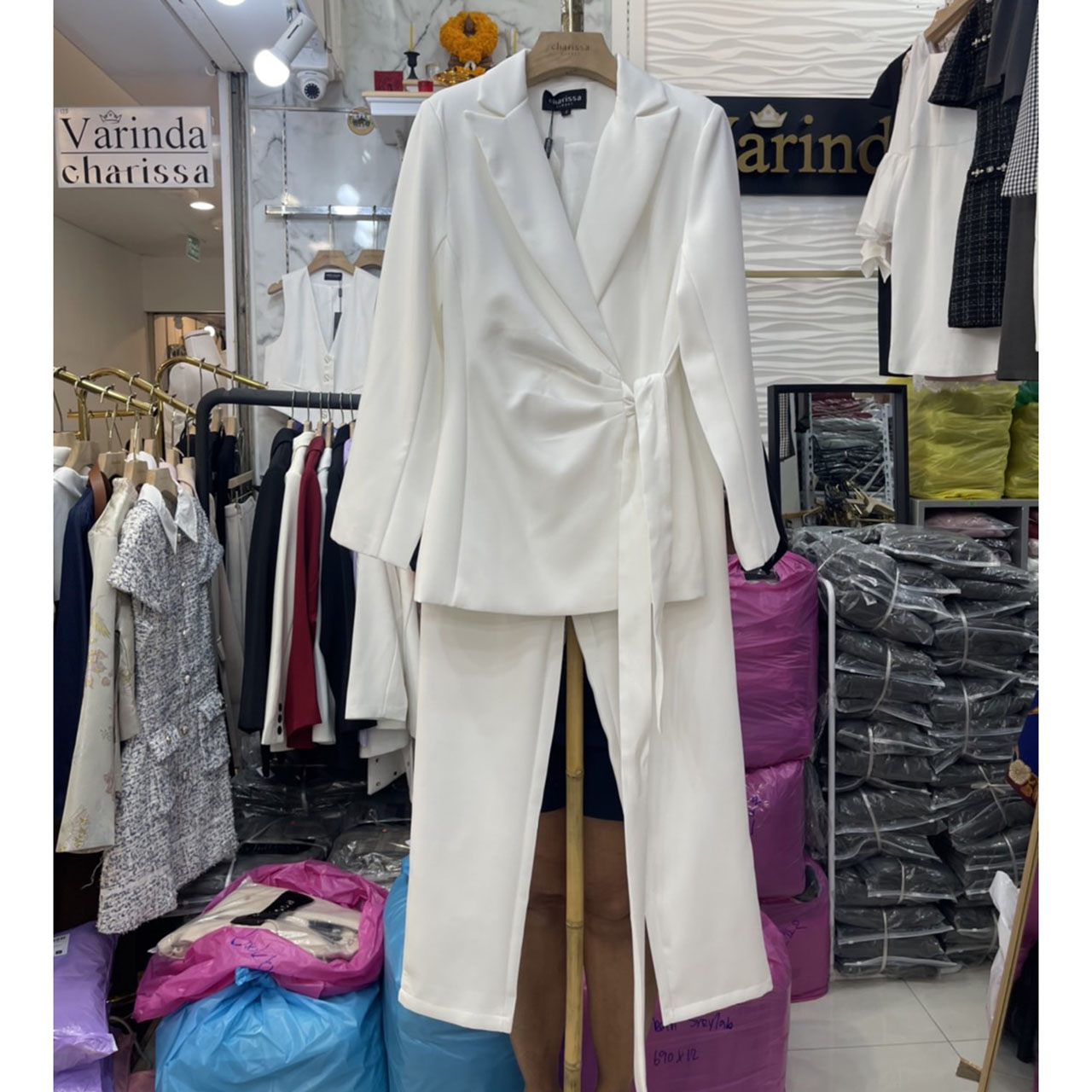 kudapy ชุดเซ็ทเสื้อสูททรงทันสมัย+กางเกง เสื้อแต่งจับจีบเพื่อให้ดูผอมเพรียม ด้านในเสื้อติดแป๊ก2 เม็ด