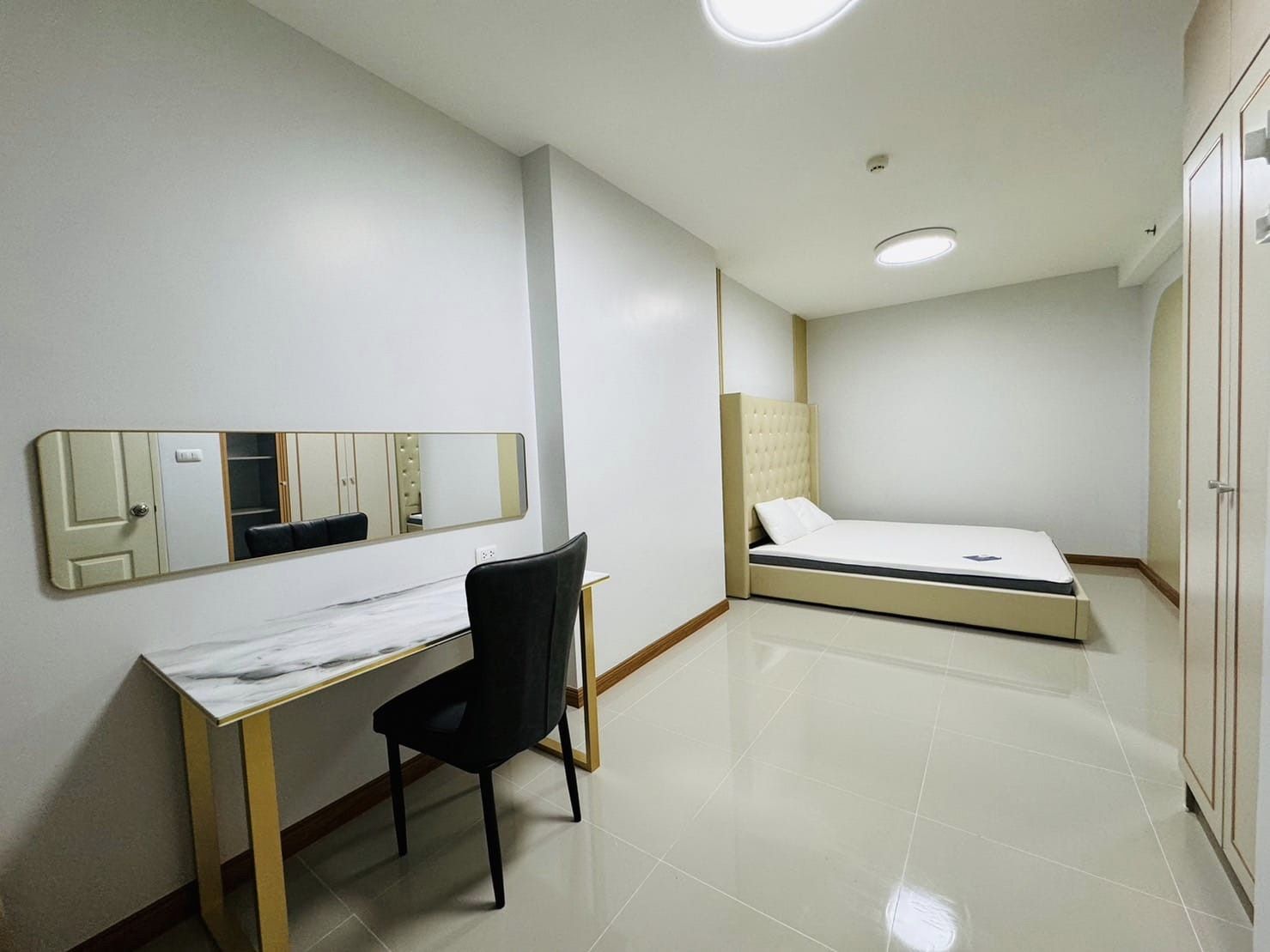 ให้เช่าคอนโด Supalai Park Ratchayothin (ศุภาลัย ปาร์ค รัชโยธิน) - ตกแต่งเฟอร์ครบห้องรีโนเวทใหม่ทั้งหมดสวยน่าอยู่ - การเดินทาง: ใกล้ BTS รัชโยธิน