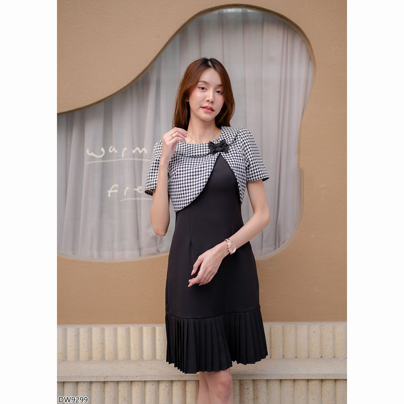 kudapy เดรสสั้นสีชมพู/สีดำ/สีกรม กั๊กโนริกระโปรงจีบระบาย คอบัว แต่งโบว์ตรงหน้าอกสวย ใส่สบาย