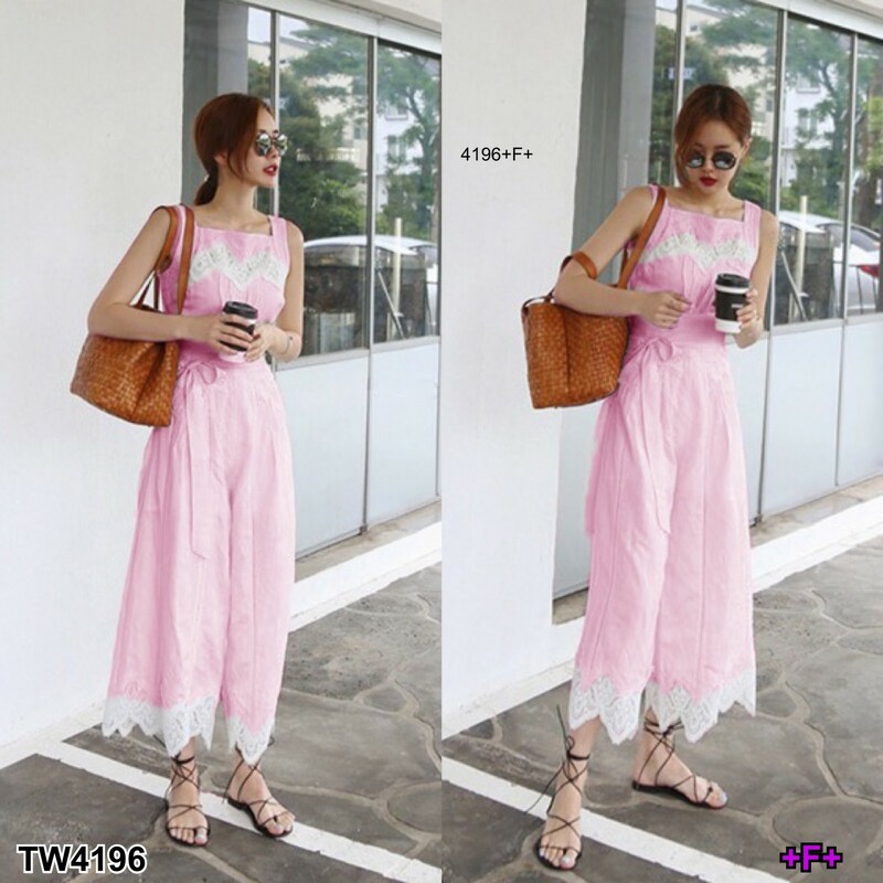 kudapy จัมป์สูทขายาว ผ้าซ่าร่า ตกแต่งลูกไม้ ลุคนี้เป็นทรงชิวๆหน่อย เหมาะกับใส่ไปทะเล