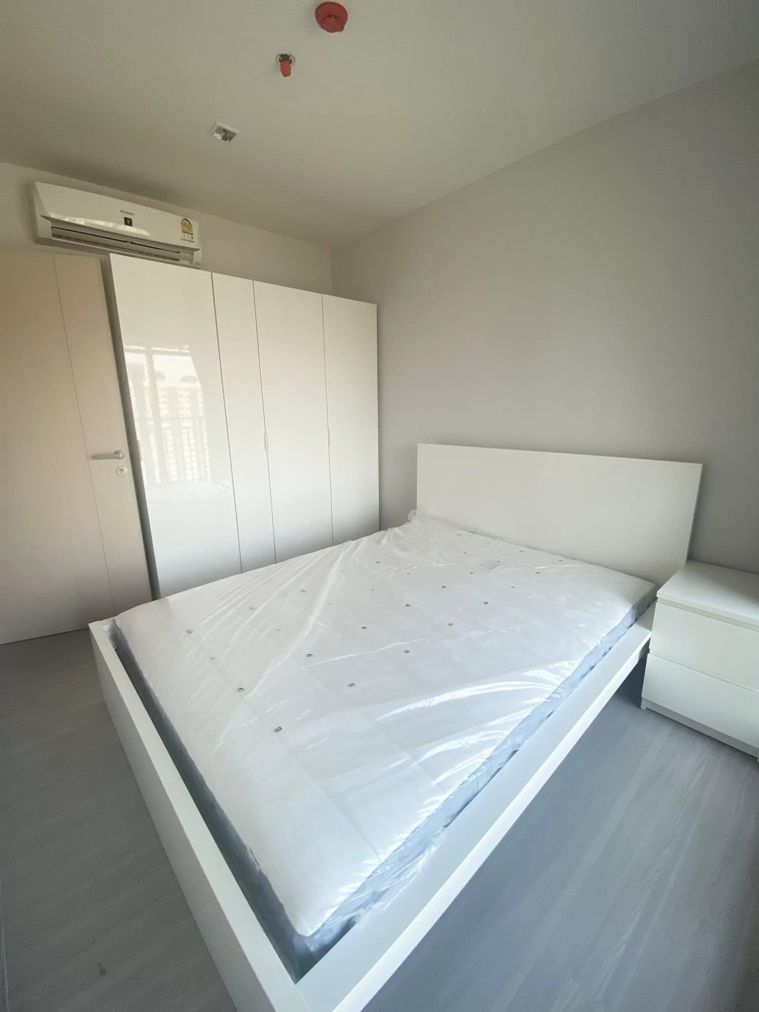 ให้เช่าห้องแบบ 1ห้องนอน 1ห้องอเนกประสงค์ 1ห้องน้ำ 1ครัวแยก โซนพื้นที่ BTS ตลาดพลู คอนโด Life Sathorn Sierra (ไลฟ์ สาทร เซียร์รา) ขนาดห้อง 36 ตรม. ชั้น 27 ตึก A