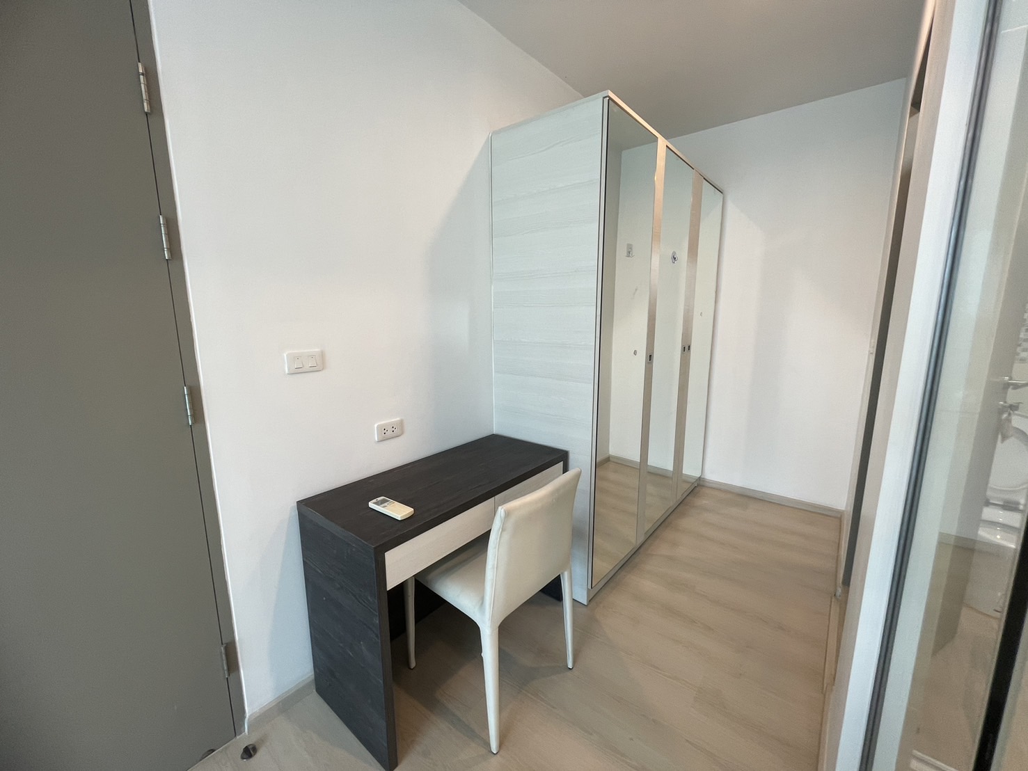 คอนโด Life Ratchadapisek (ไลฟ์ รัชดาภิเษก) High Rise โซนพื้นที่ MRTห้วขยวาง ให้เช่าห้องแบบ 2ห้องนอน 2ห้องน้ำ ขนาดห้อง 56 ตรม. ชั้น 24 ตึก B