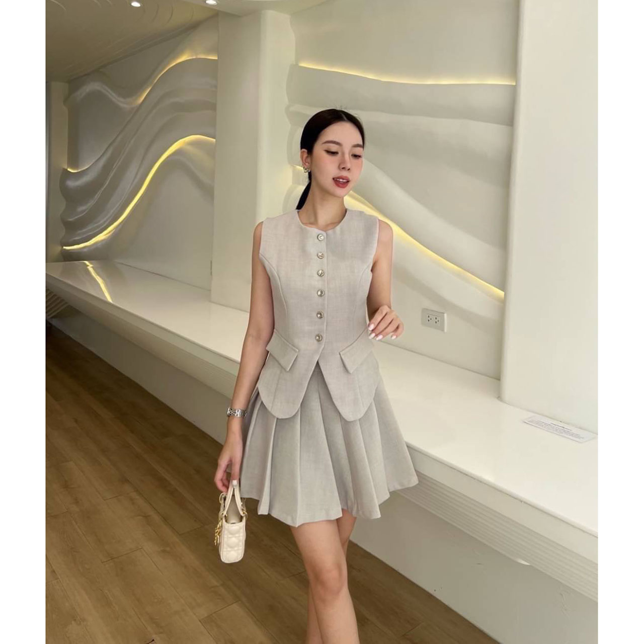 kudapy ชุดเซ็ทสีดำ/สีเทา/สีขียว/สีชมพู เสื้อแขนกุด+กระโปรง set เสื้อแขนกุด แต่งกระดุมจริงด้านหน้า