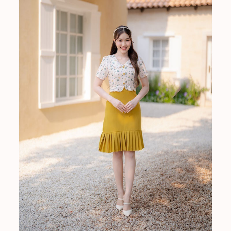 kudapy มินิเดรสสั้นสีเหลือง/สีชมพู/สีกรม เข้ารูป ปลายกระโปรงจีบระบาย คอปกลายดอกแต่งซิปด้านหลัง ทรงสวย