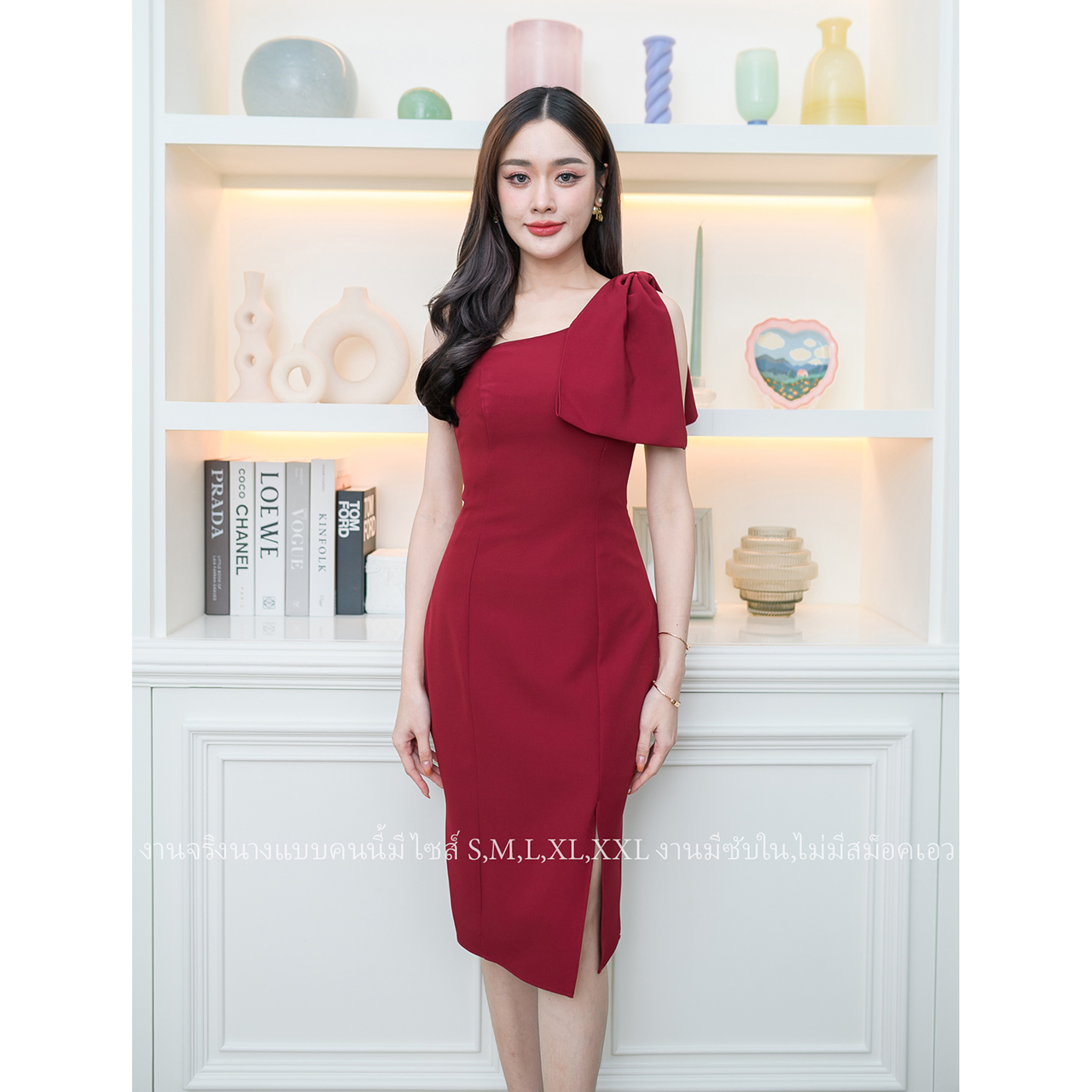 kudapy เดรสสั้นสีขาว/สีฟ้า/สีแดง สวยออกงานทรงไหล่เบี่ยงแต่งโบว์น่ารักปนเซ็กซี่ มีซับในซิปหลัง