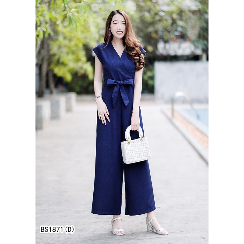 kudapy จั้มสูทขายาว แขนกุดเนื้อผ้าลินินสีพื้น ช่วงเอวแต่งไขว้ มีเชือกผูกโบว์ที่เอว