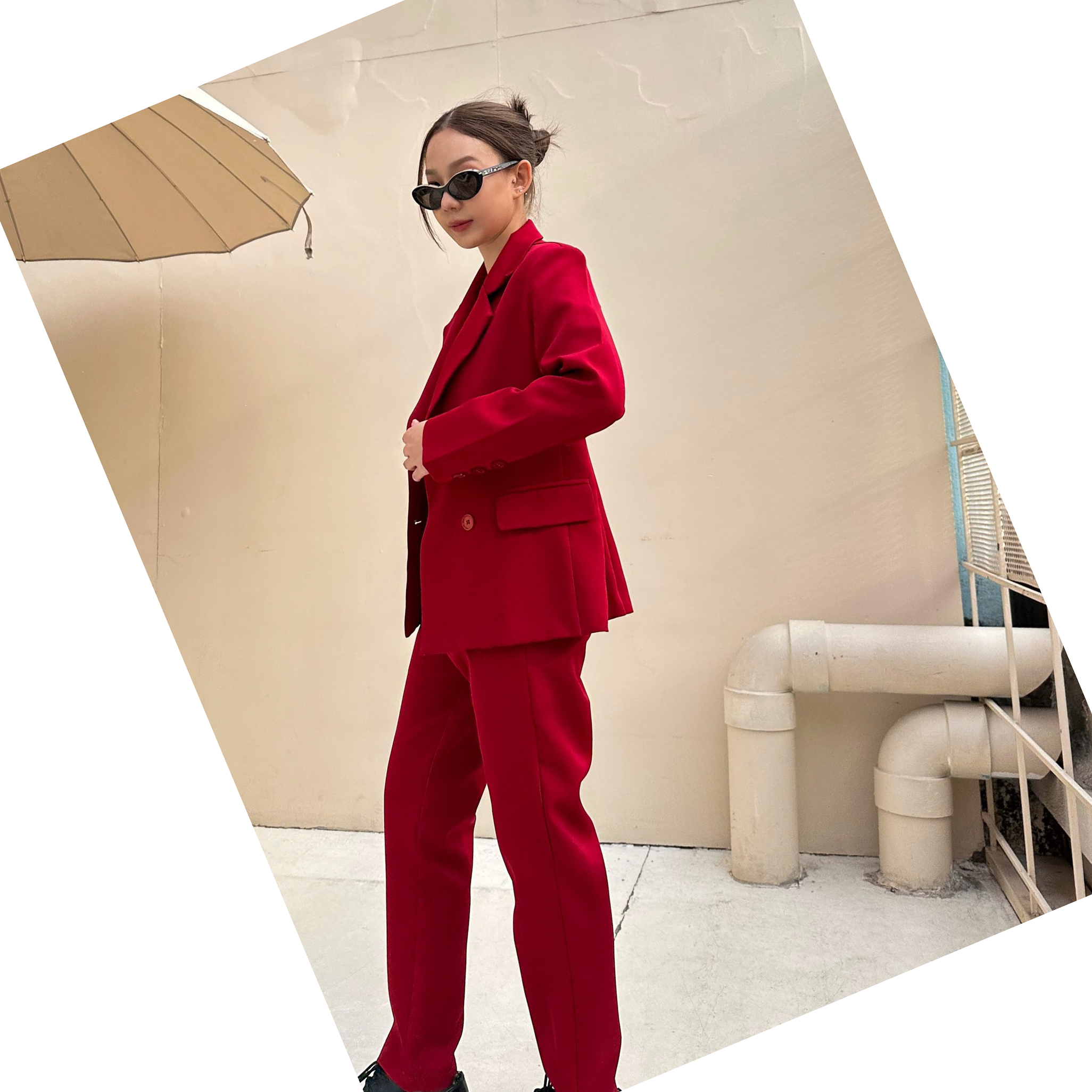 kudapy Set Blazer+กางเกง สีแดง, ชมพู เสื้อสูทแต่งกระดุม4 เม็ด มีซับในทั้งตัว มาพร้อมกับกางเกงขายาวทรงบอก กระเป๋าใช้งานได้จริงทั้งเสื้อกางเกง