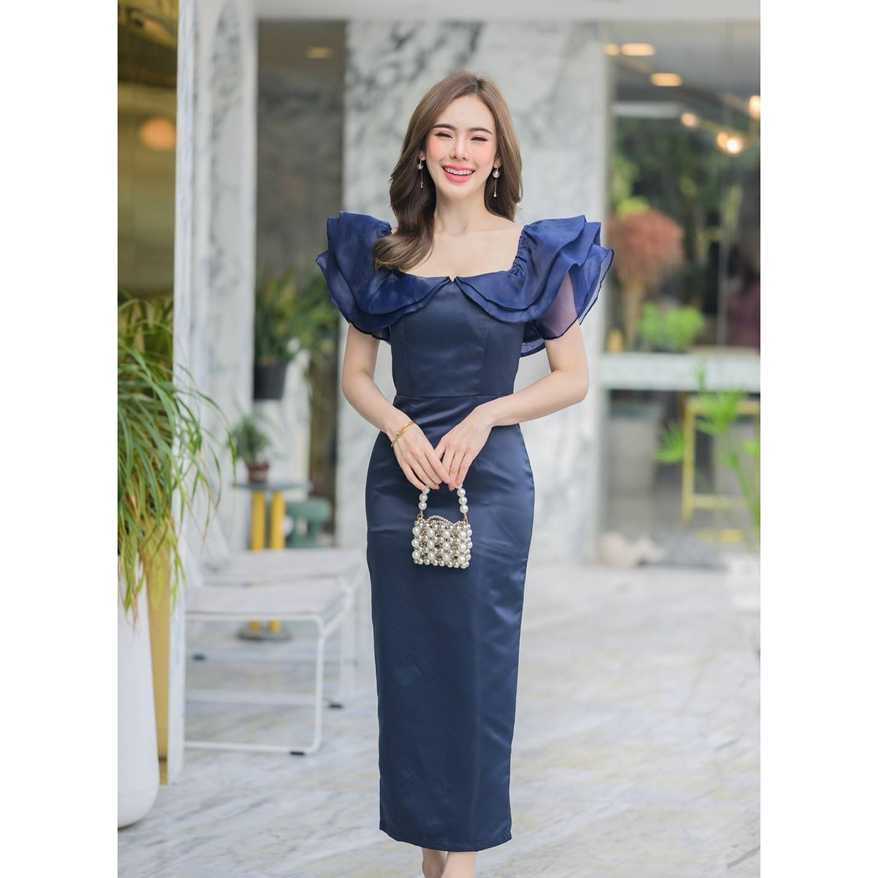 kudapy maxi เดรสยาวสีแดง/สีกรม ผ้าซาตินเกรดหนา ใส่เปิดไหล่คลุมไหล่ ใส่ออกงาน